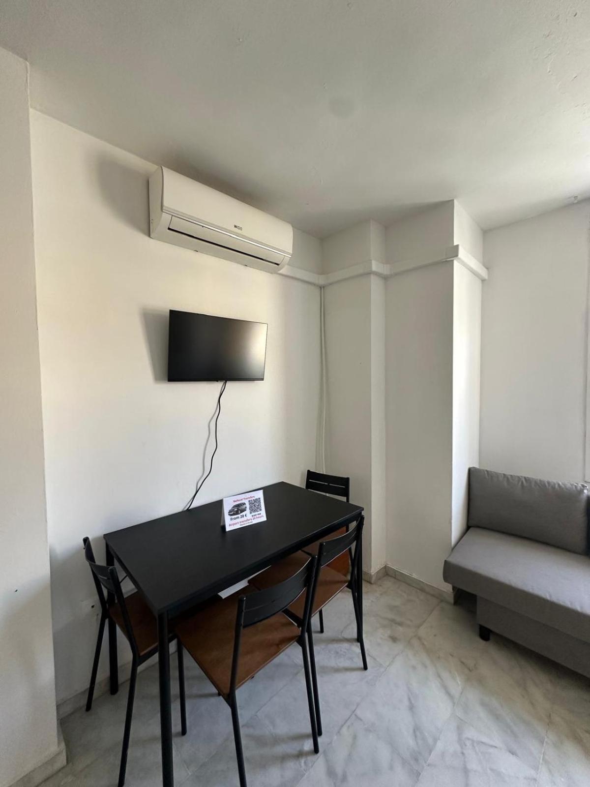 Apartamentos Playa Huelin Málaga Exteriör bild